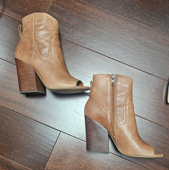 Steve Madden Shoes - Steve Madden Open toe Caramel booties
